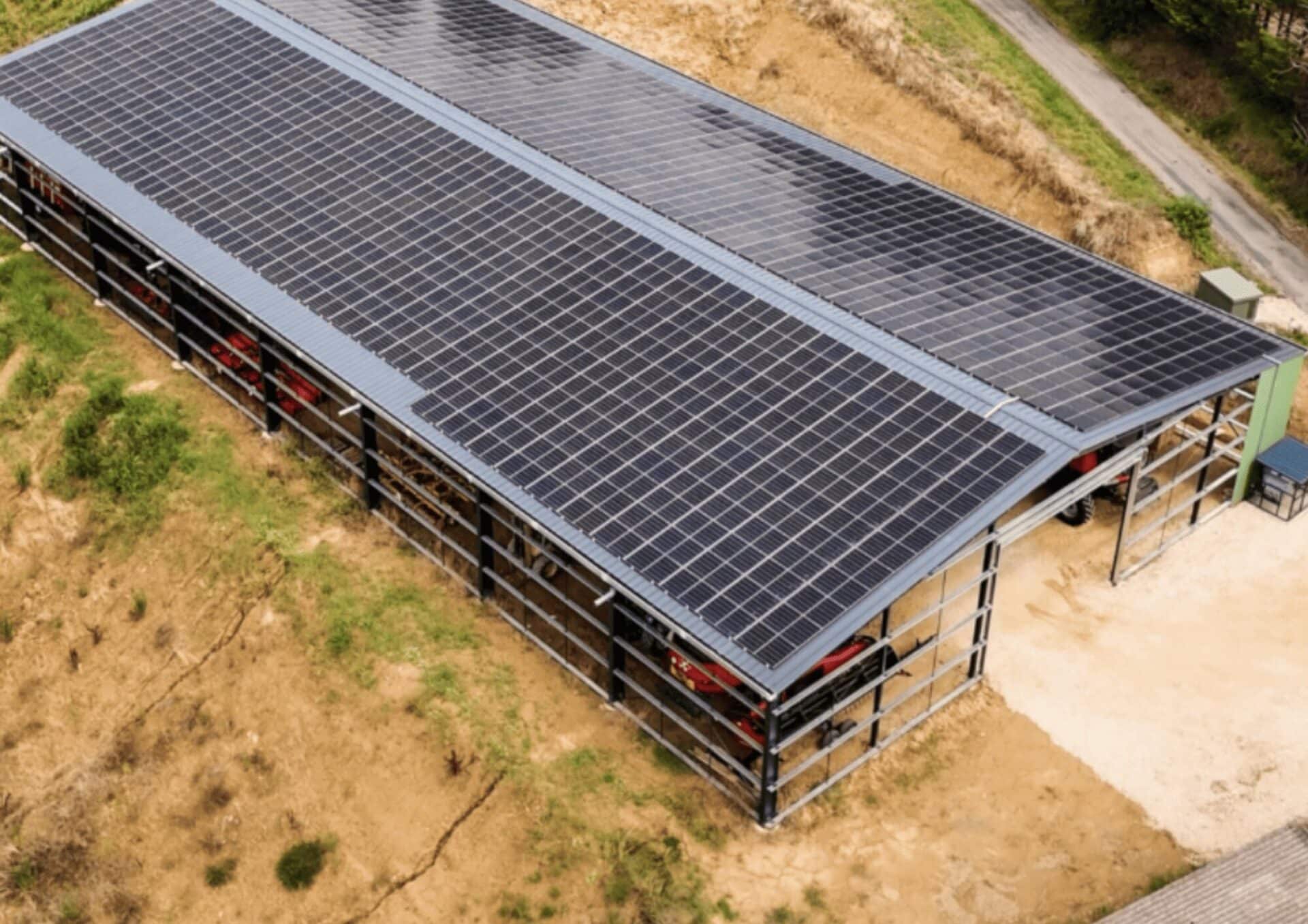 hangar photovoltaïque agricole de manutention vue drone Auvergne