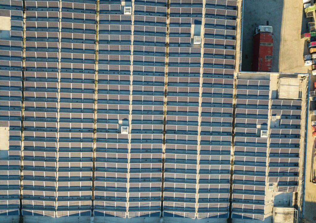bâtiment industriel photovoltaïque rempli